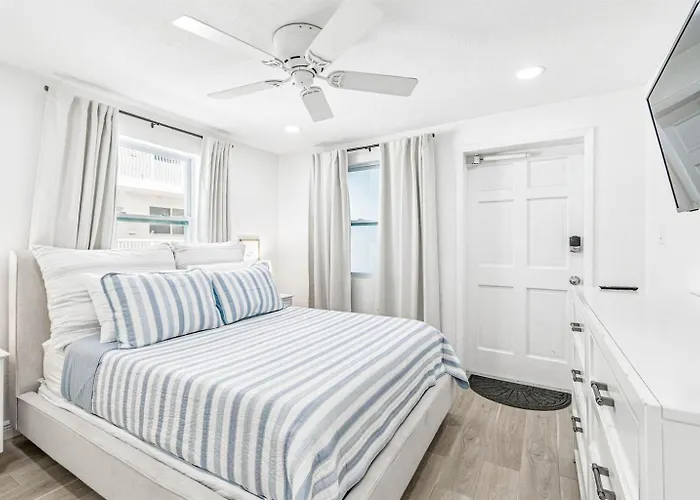 Oceanview Seaside Walkout Access *
